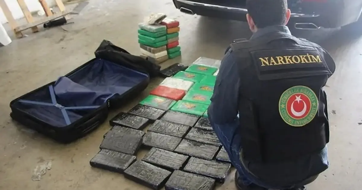 Carro da embaixada do Brasil na Bulgária é apreendido com 55 kg de cocaína