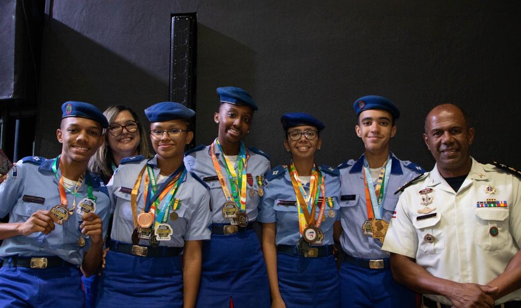 Alunos do CPM recebem medalhas da NASA pela descoberta de asteroides