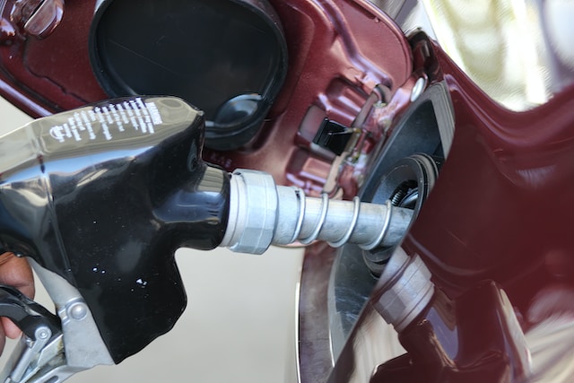 Petrobras reduz preço da gasolina em R$ 0,12