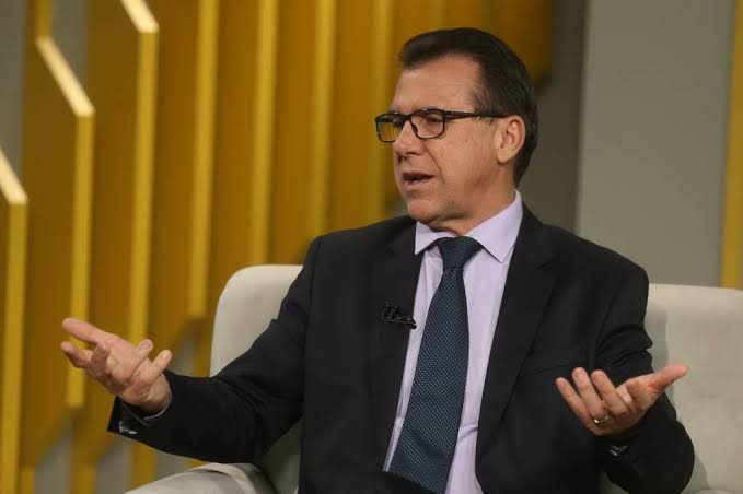 Ministro Propõe Semana de 4 Dias, mas Críticos Questionam Viabilidade