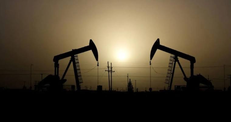 Tensões em Israel Elevam Preços Globais do Petróleo em 4%