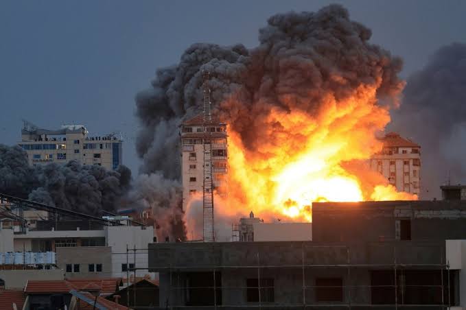 Brasileira relata condições de vida precárias em meio a ataques em Gaza