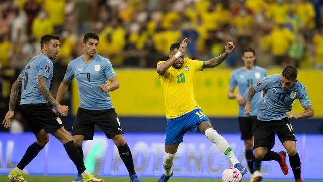 Uruguai Encerra Tabu de 22 Anos ao Derrotar o Brasil por 2 a 0