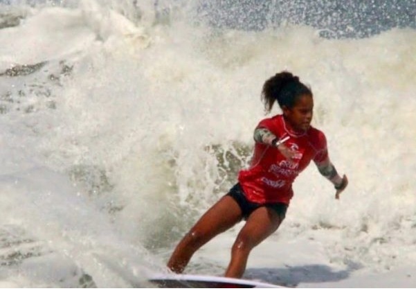 Surfista Maria Eduarda César Brilha e Conquista o Título Brasileiro de Surf de Base Sub-16 para a Bahia