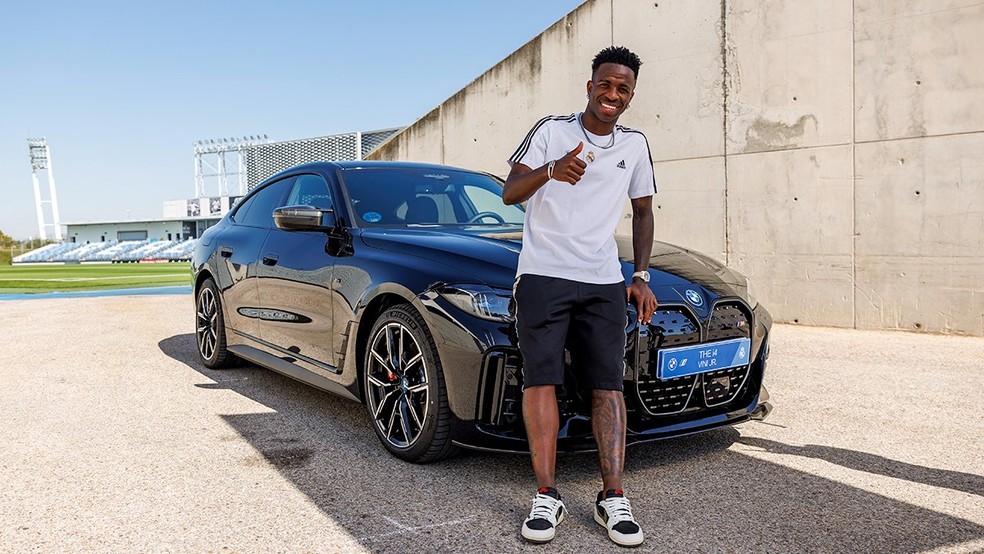 Tradição de Luxo: Real Madrid Presenteia Jogadores com Novos Carros BMW na Temporada 2023
