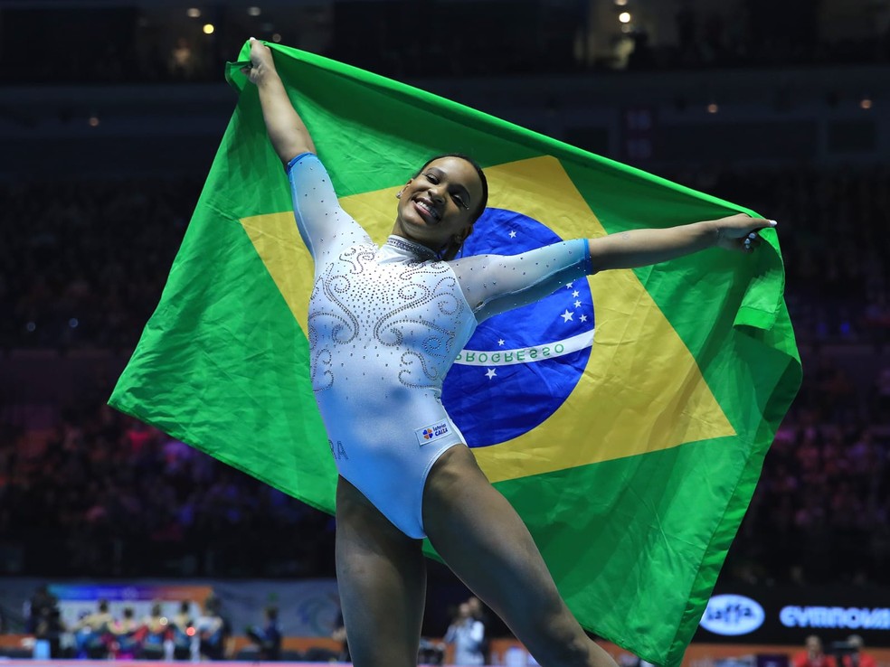 Rebeca Andrade Brilha no Mundial de Ginástica com Duas Medalhas e Feito Histórico