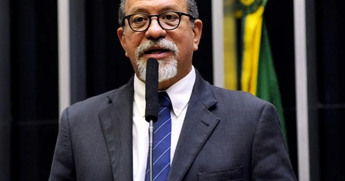 Florence volta à Casa Civil após dois dias para resolver pendências sobre emendas