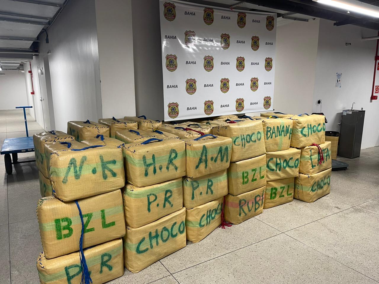 Polícia Federal e Marinha do Brasil frustram transporte de mais de 2 toneladas de droga em veleiro