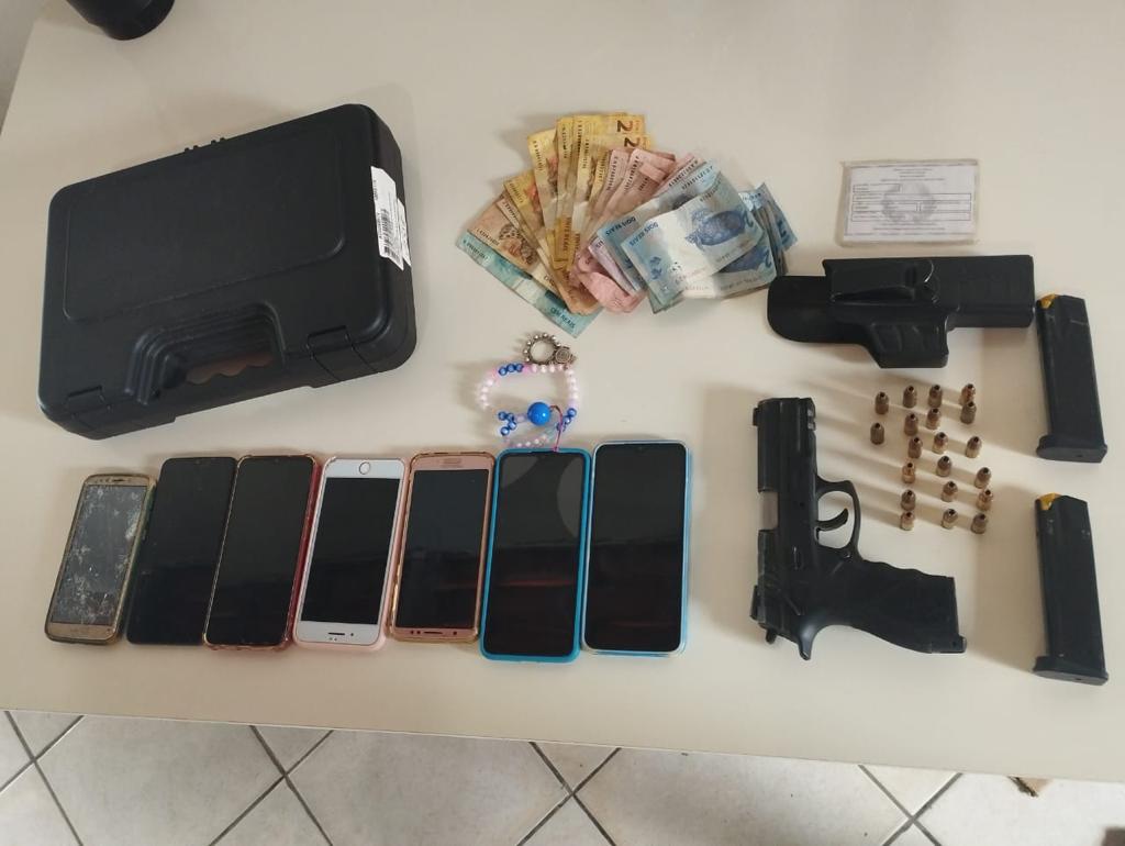 Operação Policial Resulta na Prisão de Indivíduo e Apreensão de Arma e Celulares em Capela do Alto Alegre