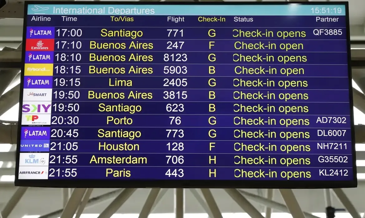 Governo pressiona empresas aéreas a baixar preços das passagens