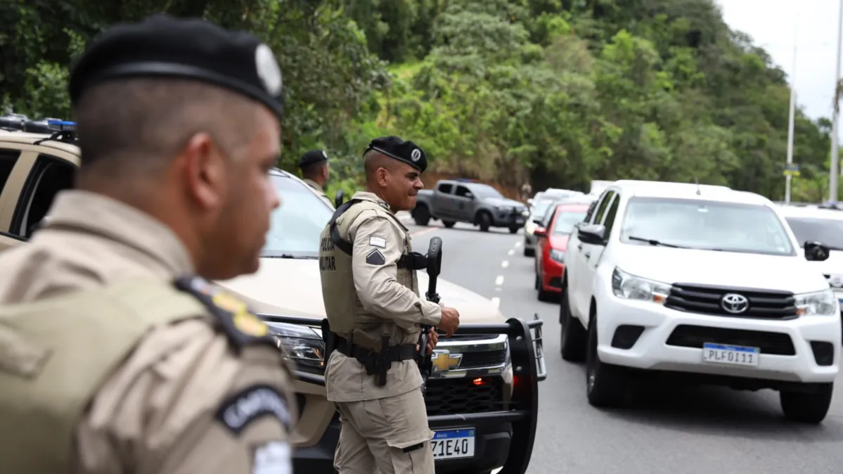 Operação policial prende 335 suspeitos e apreende 103 armas