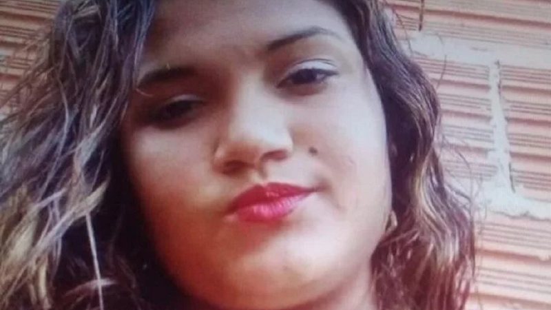 Jovem de 17 anos é morta a facadas após discussão com namorado
