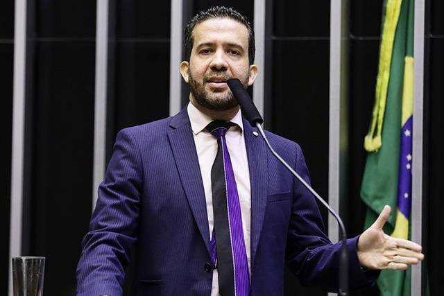 Câmara instaura processo de cassação contra Janones por suspeita de ‘rachadinha’