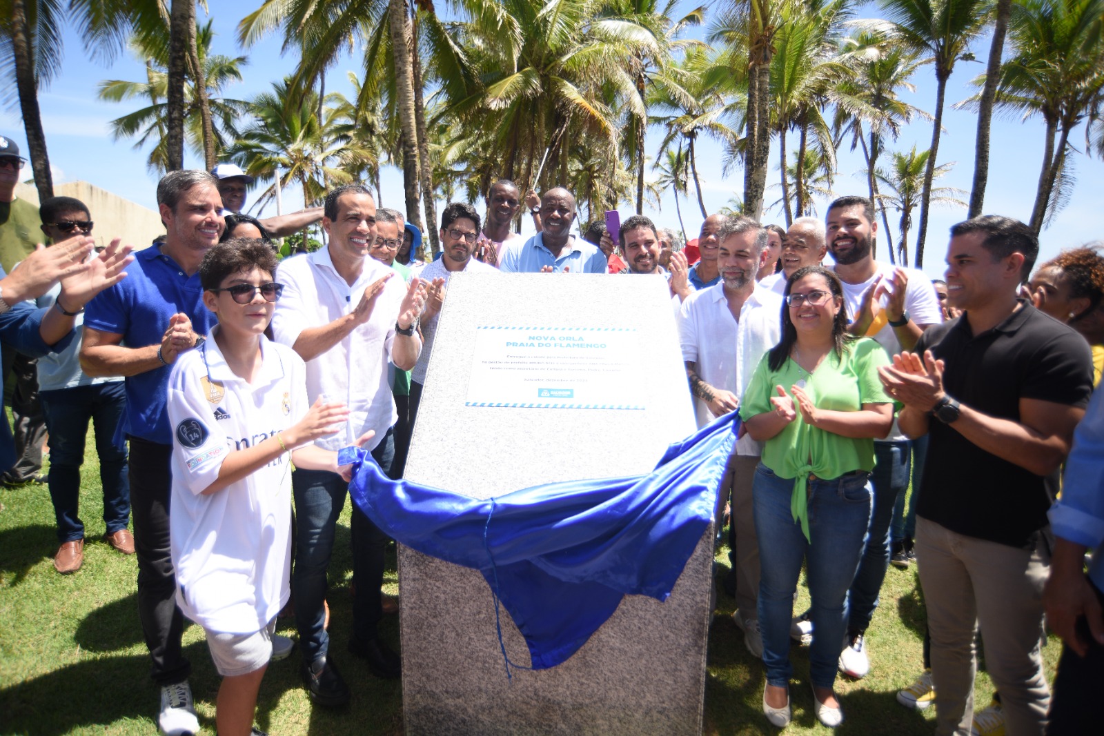 Prefeitura entrega orla de Praia do Flamengo requalificada com primeiro viveiro de restinga de Salvador