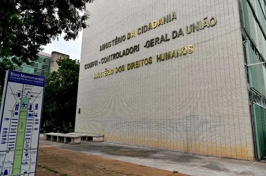 Quase 5 mil denúncias de violações de direitos humanos por líderes religiosos no Brasil