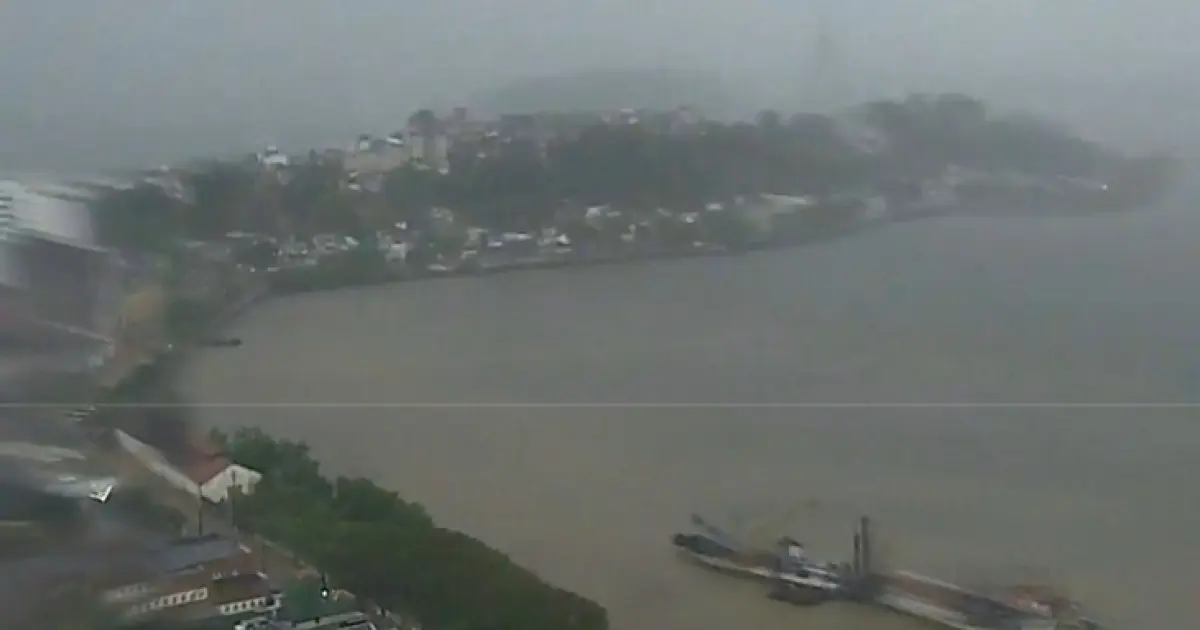 Ilhéus: Chuva forte causa alagamentos, queda de árvores e granizo