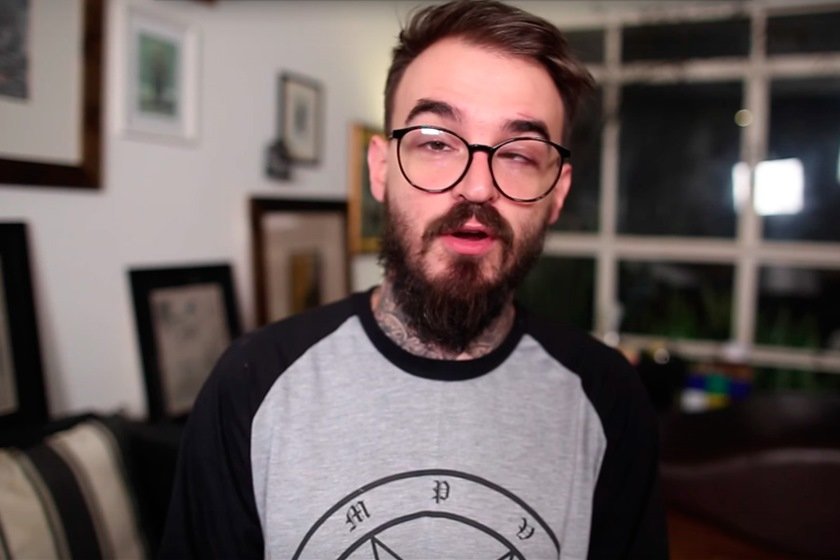 Trágico Fim para o Youtuber PC Siqueira: Encontrado Morto em seu Apartamento em São Paulo