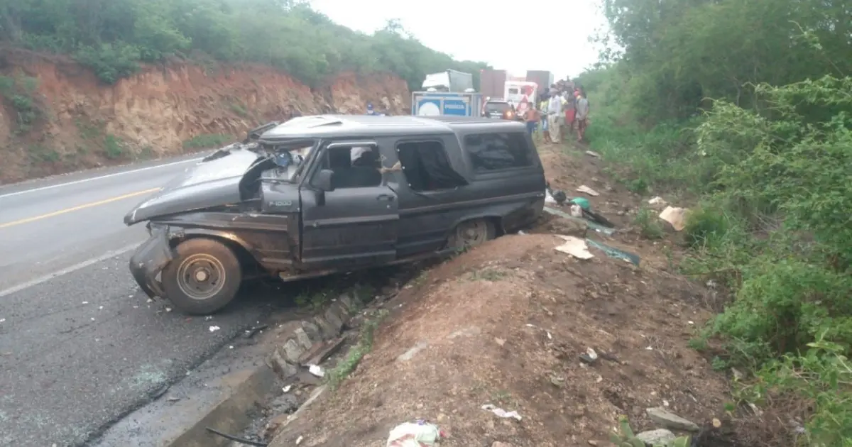 Acidente na BR-116 deixa uma pessoa morta e outras feridas