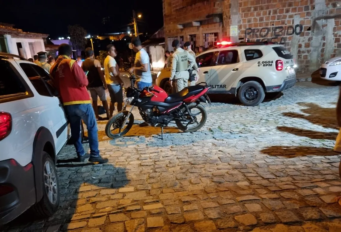 Tiroteio em Senhor do Bonfim deixa dois mortos e policial ferido