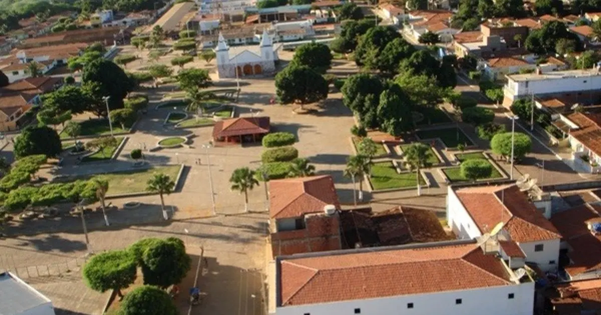 Tragédia em Quixaba: Criança de 3 anos morre eletrocutada após tocar em fio descascado.
