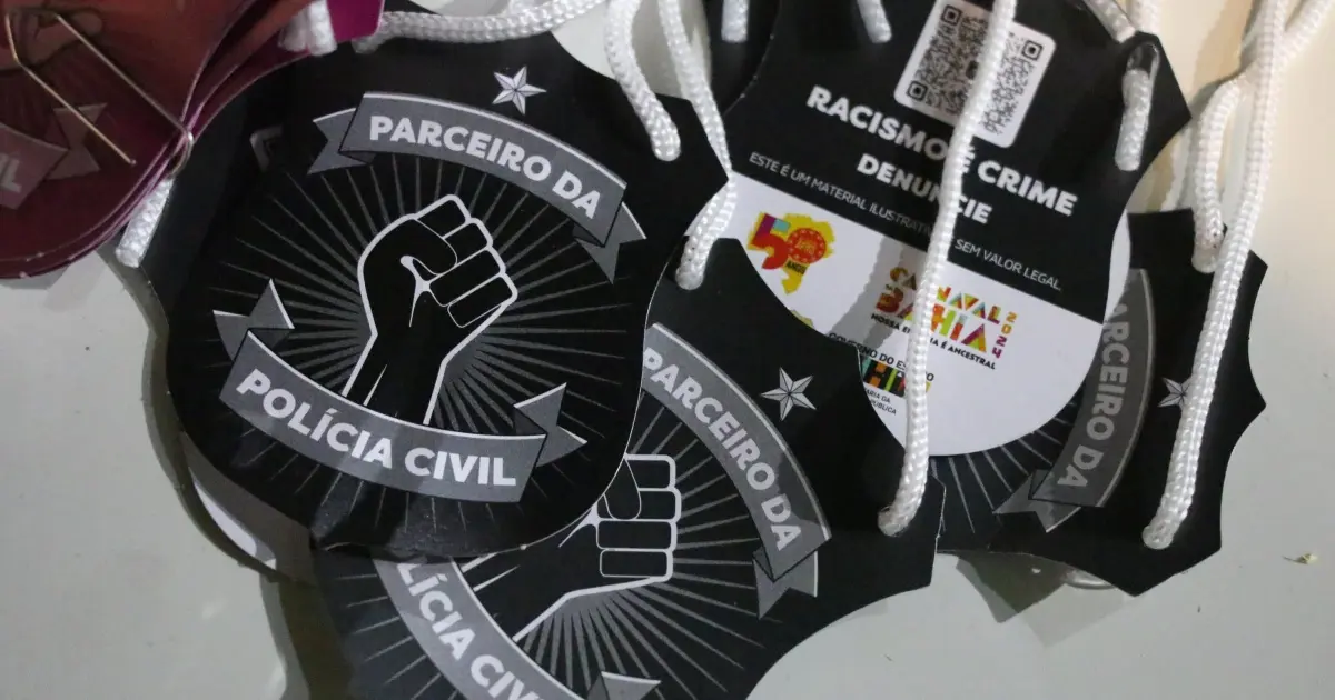Mulher é presa por injúria racial após chamar foliã de “macaca” no circuito Dodô