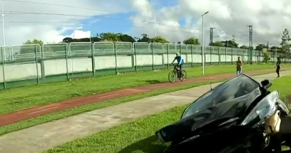 Paralela: Acidente com três carros causa engarrafamento gigante na manhã desta quarta