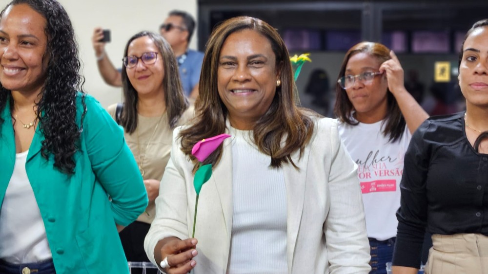 Andrea Almeida anuncia pré-candidatura a vereadora em Simões Filho
