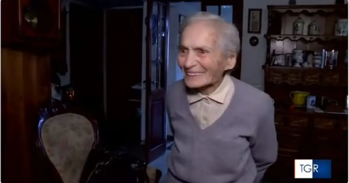 Motorista de 103 anos flagrada dirigindo à noite com carteira vencida na Itália