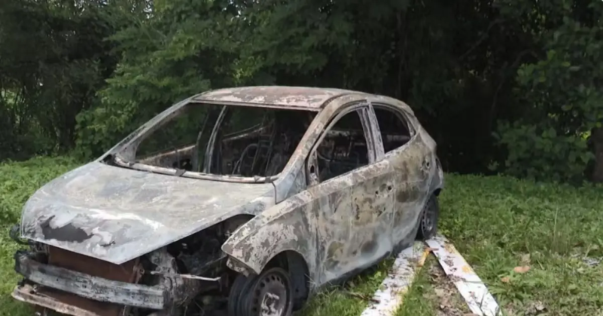 Corpo carbonizado é encontrado em porta-malas de carro queimado na Bahia