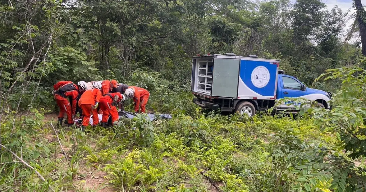 Terceiro corpo é resgatado após queda de avião em Barreiras