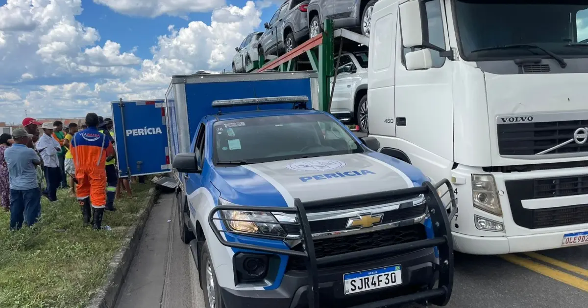Homem morre após ser atropelado por carreta na BR-116 em Jaguaquara