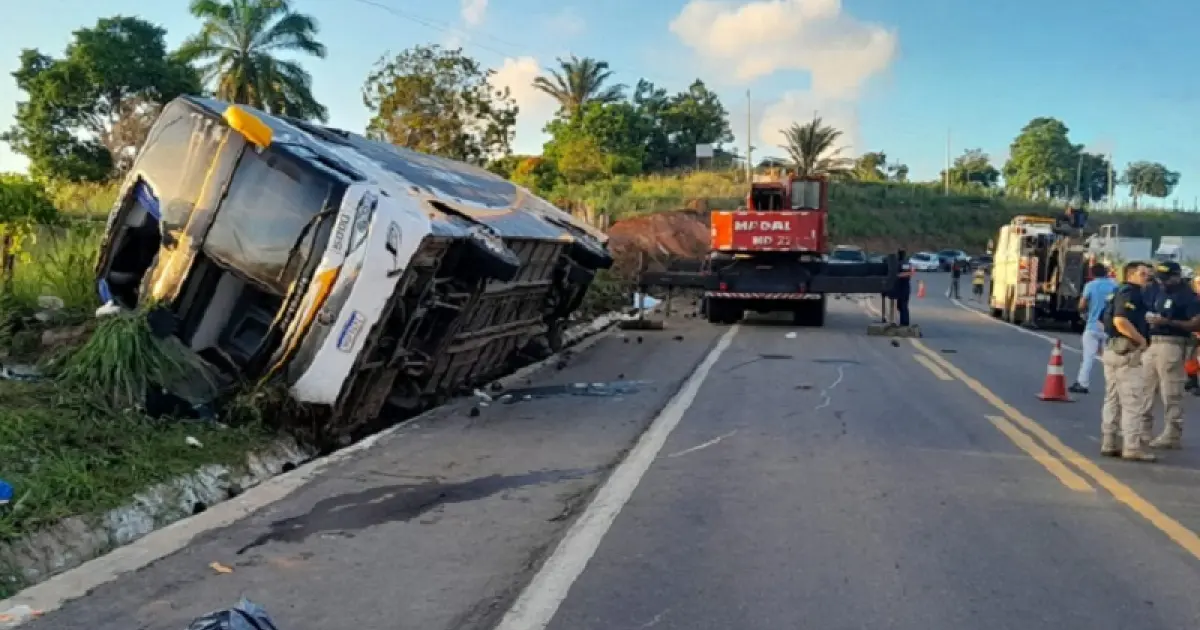 Acidente na BR-101 em Teixeira de Freitas deixa 8 mortos e 23 feridos