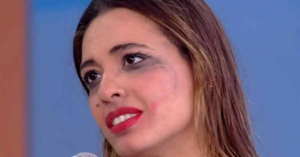 Do amor ao ódio? Bia é eliminada do BBB 24 e recusa abraço de Davi