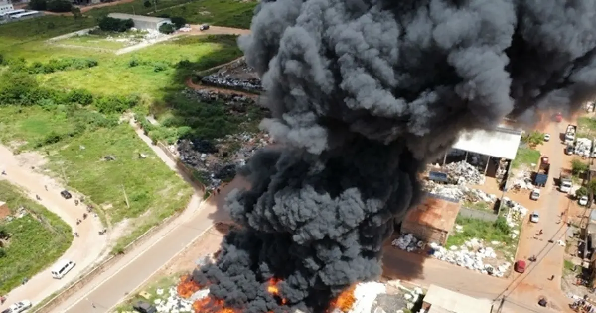 Incêndio destrói depósito de reciclagem em Luís Eduardo Magalhães
