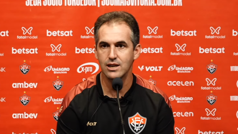 Técnico do Vitória, Léo Condé, Critica Desempenho da Equipe após Derrota para o Cruzeiro