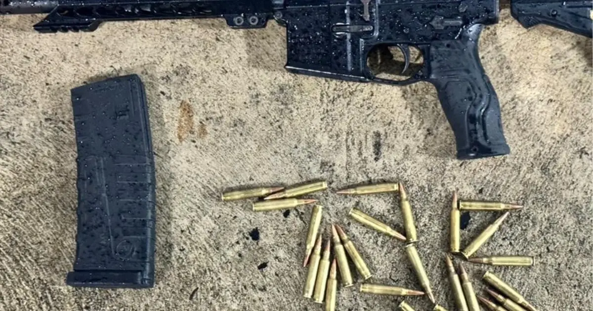 Fuzil e tiros na Vila Verde: PM apreende arma e viatura é atingida
