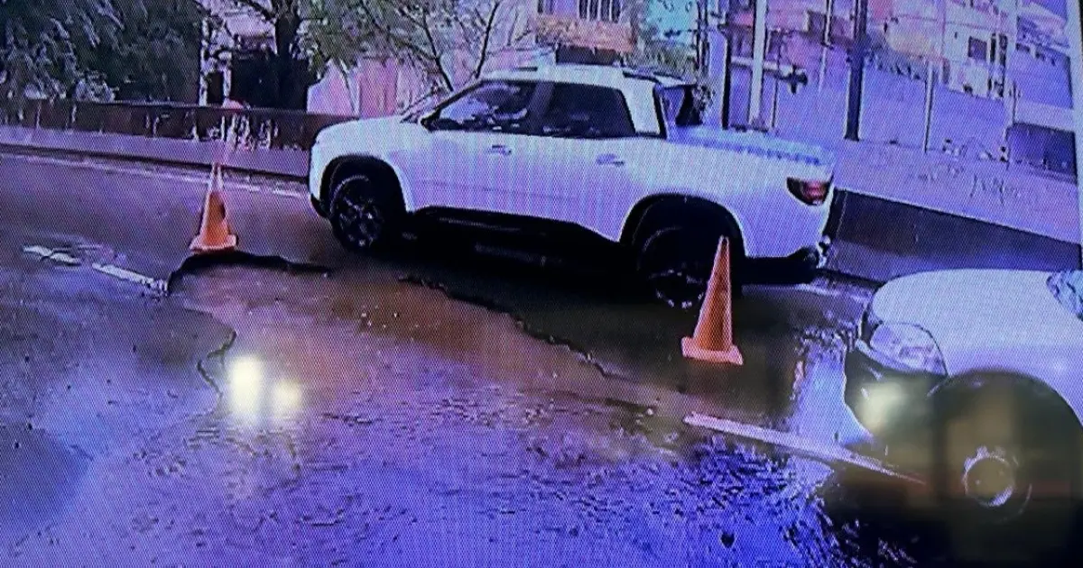 Abastecimento de água volta à normalidade em bairros de Salvador após reparo em cratera