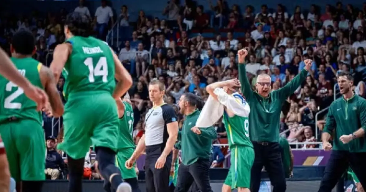 Seleção masculina de basquete garante vaga nas Olimpíadas de Paris ao vencer a Letônia
