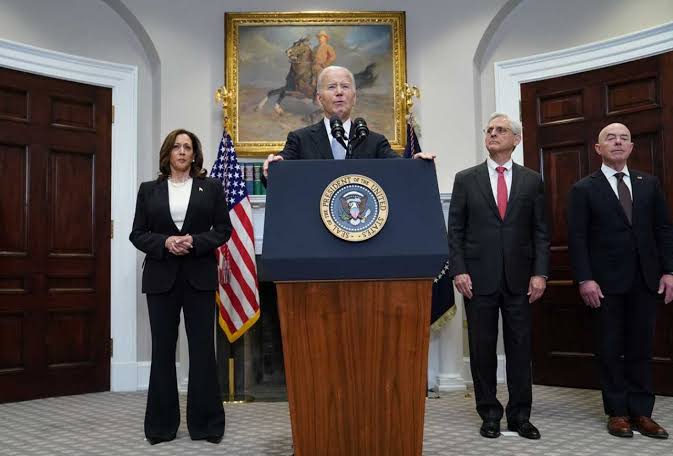 Biden Reconhece Erro em Comentário sobre Trump e Responde a Críticas Republicanas