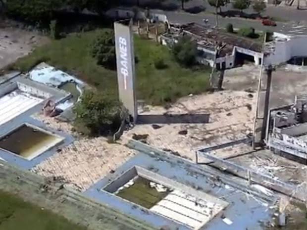Antigo Clube do Baneb se Transforma em Problema Ambiental e Segurança para Moradores