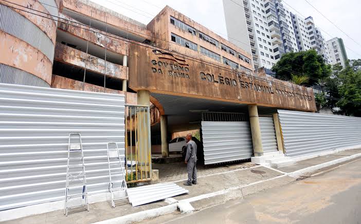 Polêmica no Corredor da Vitória: Fechamento de Colégio em Bairro Nobre para Venda do Terreno
