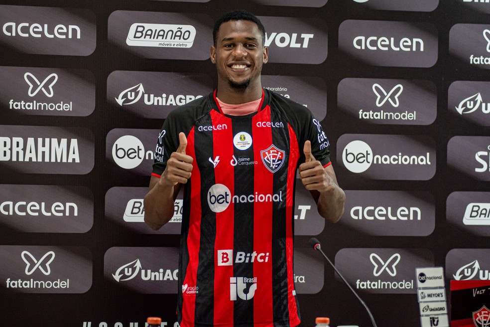 Jogadores do Vitória Sofrem Agressão Violenta por Torcida Organizada; Assessoria de Dudu Repudia Ataque