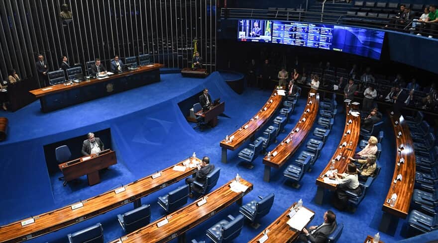 Senado aprova reoneração gradual da folha de pagamento para 17 setores; proposta segue para a Câmara