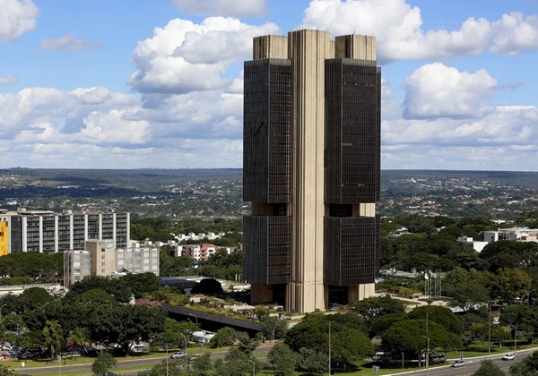 Divergência entre BC e Ministério da Fazenda sobre déficit nas contas chega a R$ 41 bi