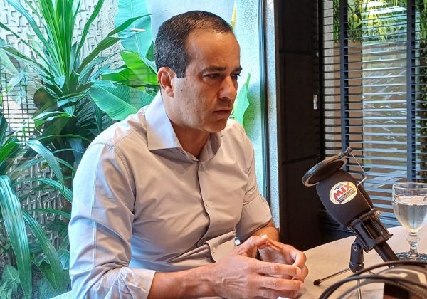 Bruno diz que setor de transporte está quebrado, rebate Geraldo e critica valor do ICMS