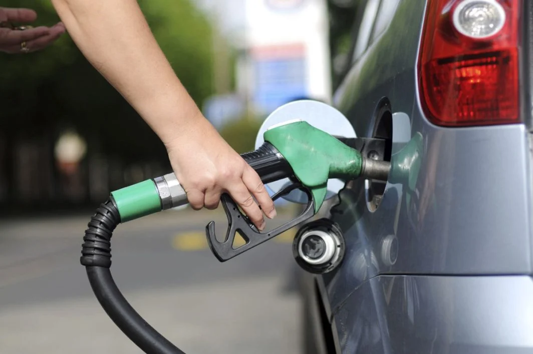 Gasolina sobe 6,9% e etanol encarece 12% nos últimos 12 meses, aponta levantamento