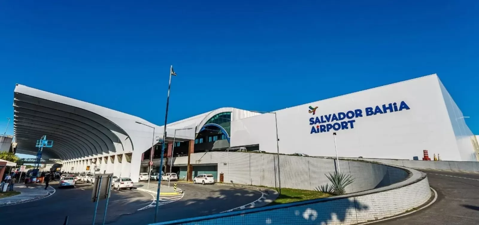Taxista cobra R$ 7,5 mil de turista italiana do Aeroporto de Salvador ao Centro