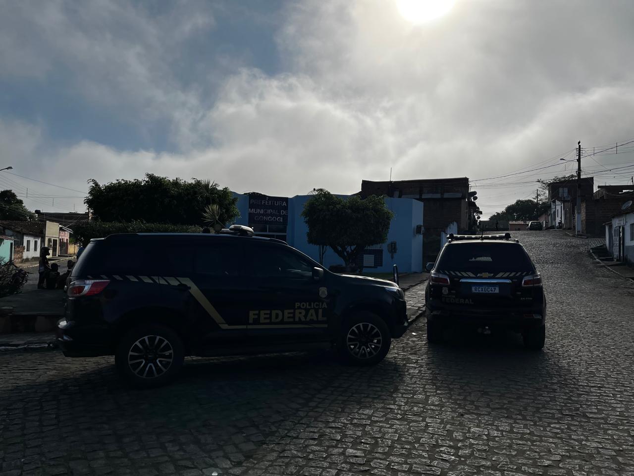 Polícia Federal Deflagra Operação em Gongogi para Combater Desvio de Mais de R$ 7 Milhões em Contratos Públicos