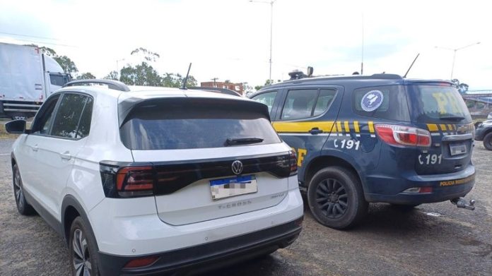 Homem troca terreno por carro roubado e é detido pela PRF em Simões Filho
