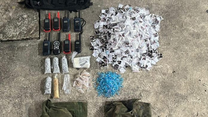 PM apreende drogas em Pernambués